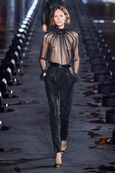 Look 60